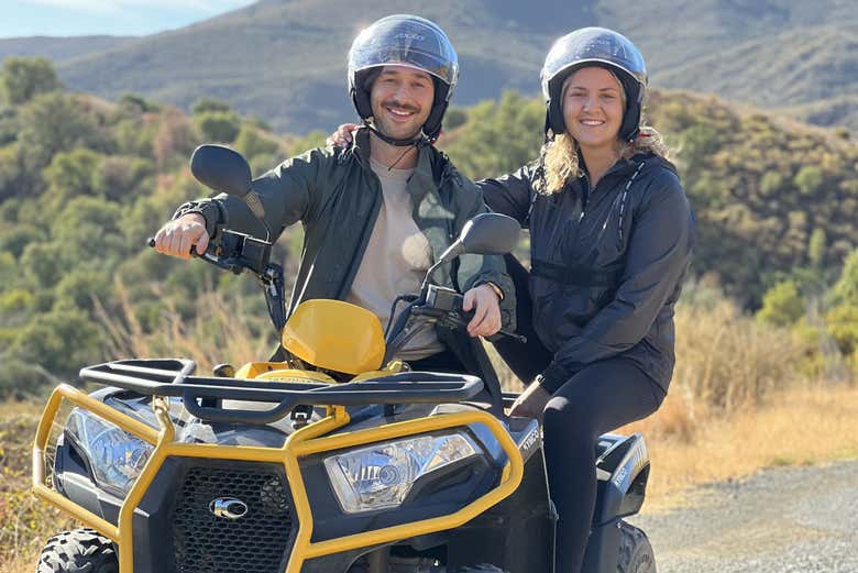 Una pausa para una foto durante el tour en quad por Mijas