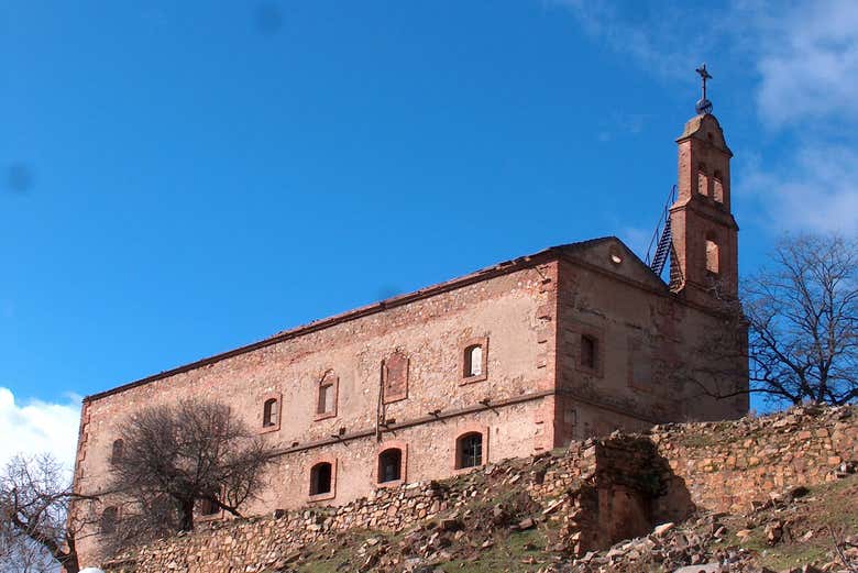 Contemplando la iglesia de Minas del Horcajo