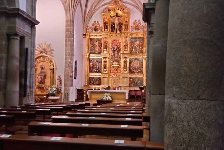Visitando el interior de la iglesia