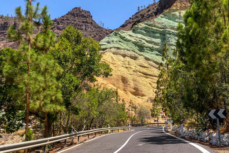 Strada che passa per gli Azulejos de Veneguera