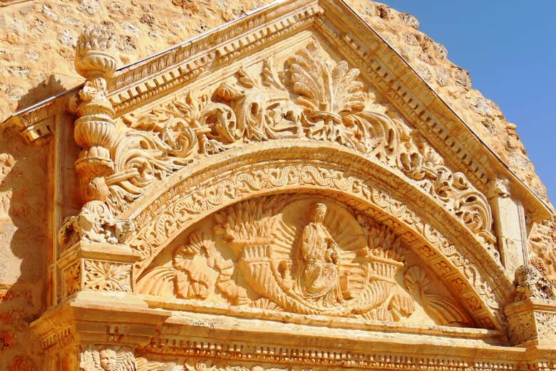 Fijándonos en los detalles esculpidos 