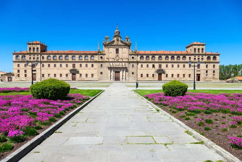 Fachada de Nuestra Señora de la Antigua