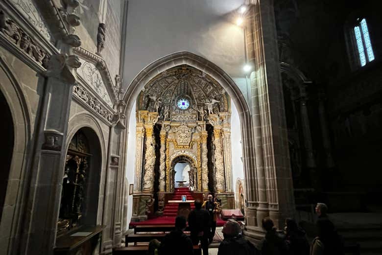 Ábside esquerdo da igreja de San Vicente del Pino
