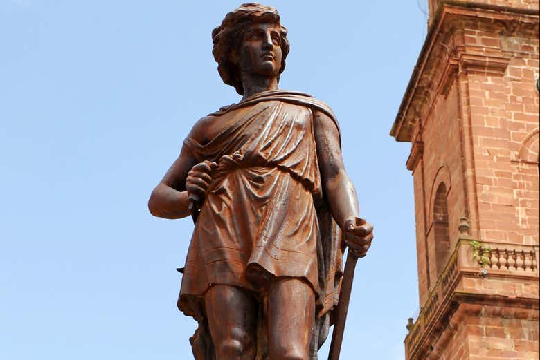 Escultura ubicada en la plaza de España