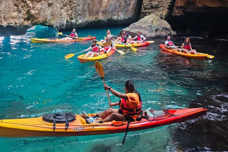 Remando en aguas cristalinas 