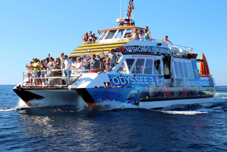 Barco com fundo de cristal