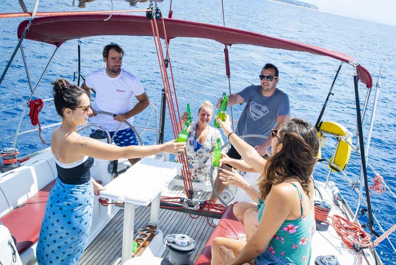 ¡Brindando en el catamarán!