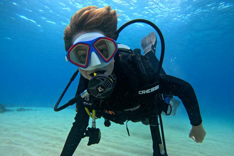 Disfrutando del bautismo de buceo