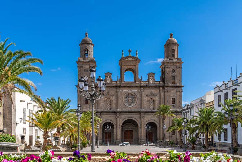 Contemplando la catedral de Santa Ana
