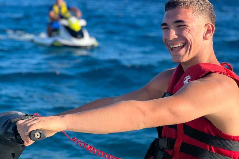 Divertimento durante il tour in moto d'acqua
