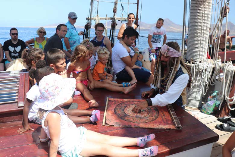 Games on board the pirate boat