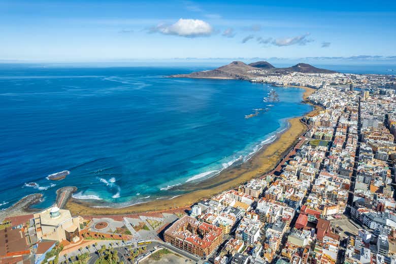 Panorámica de la playa de Las Canteras, en Gran Canaria
