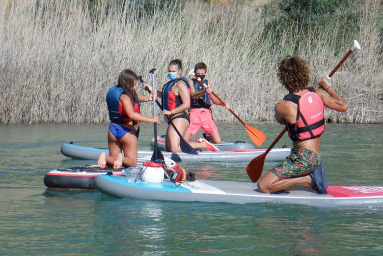Practicando paddle surf en el embalse de la Cierva