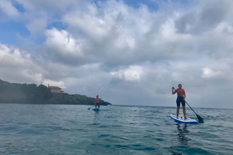 Practicando paddle surf en Mundaka