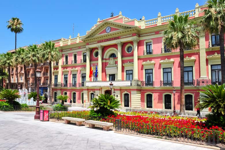 Contemplando a prefeitura de Múrcia
