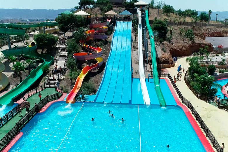 Grandes tobogãs no Aqua Natura