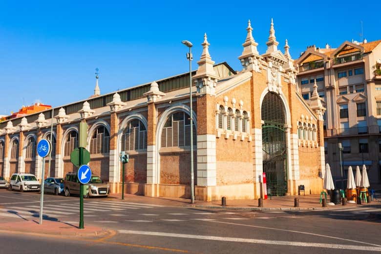 Pass by the Mercado de Verónicas