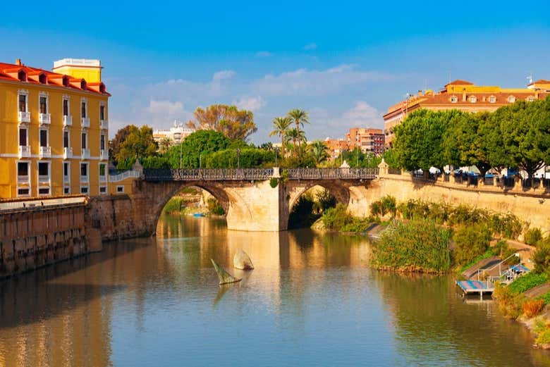 Stroll along the Segura River