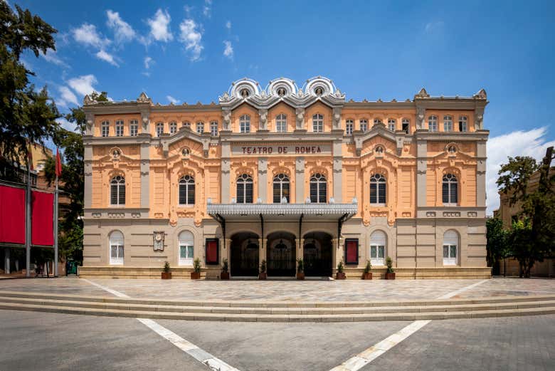 Observez le théâtre Romea
