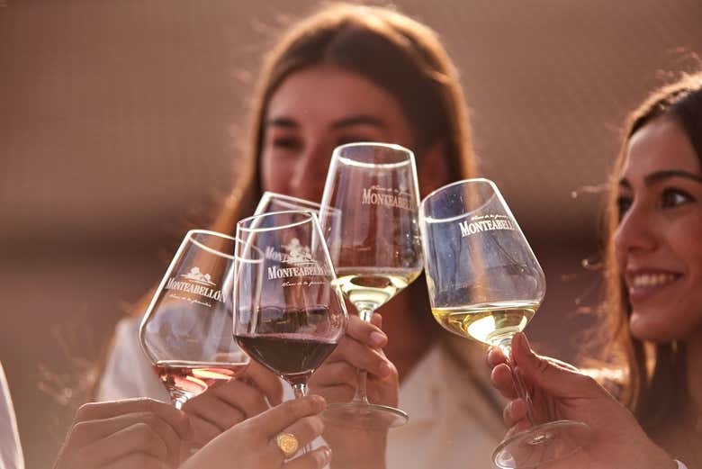 Brindando con vinos de Monteabellón