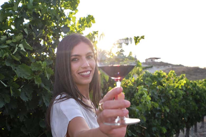 Brindis con vino de Monteabellón