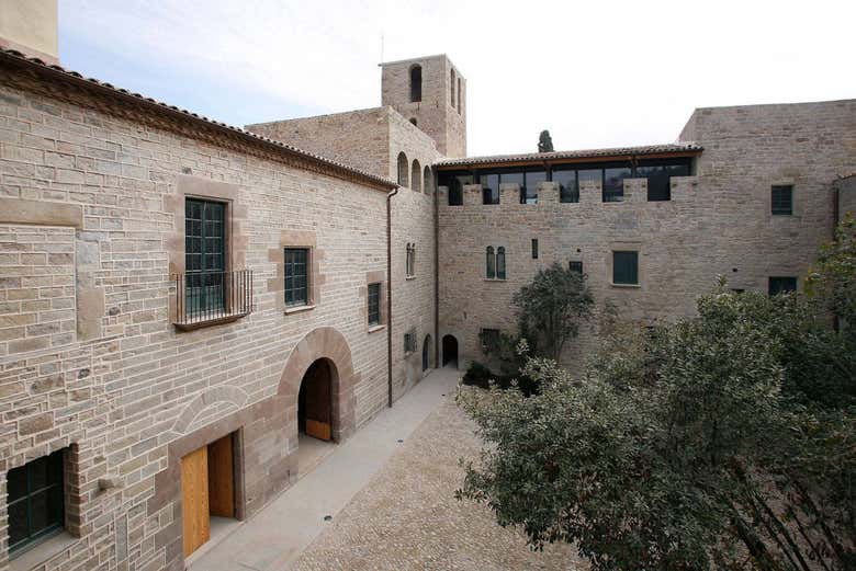 Cour du monastère de Sant Benet de Bages
