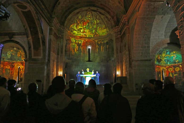 Projection sur l'autel du monastère
