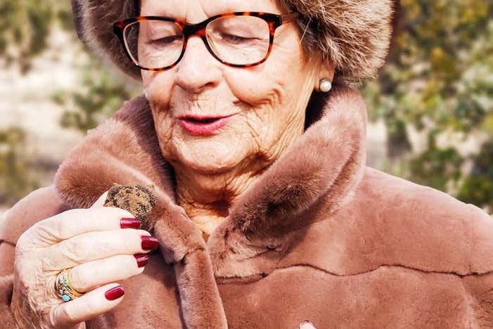 Une dame avec une truffe