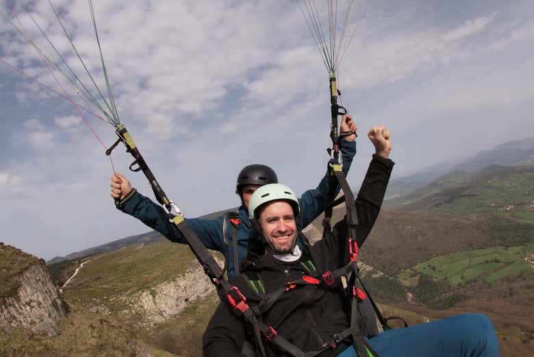 Você tem coragem de fazer um passeio de parapente?