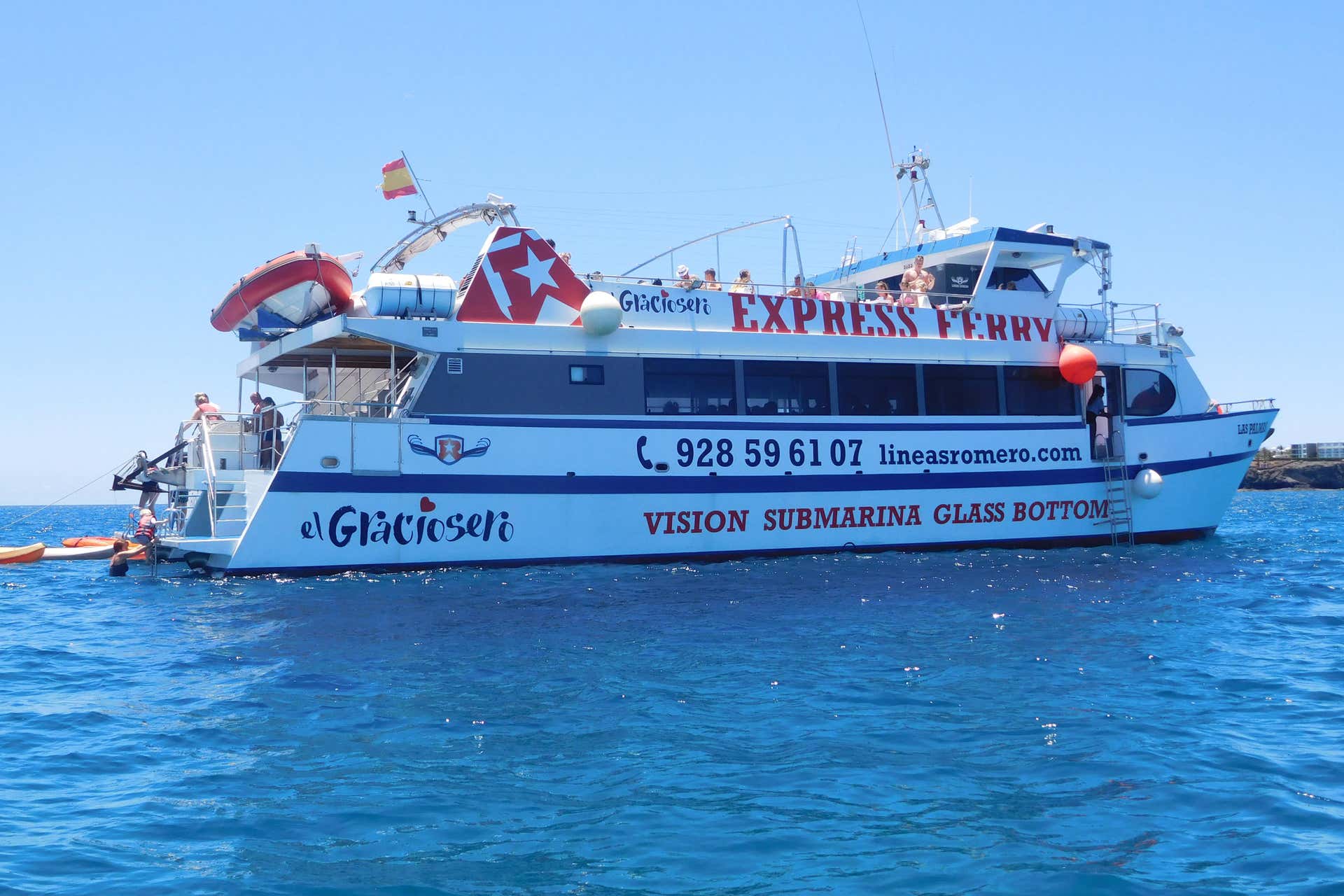 Excursión a La Graciosa en barco con fondo de cristal