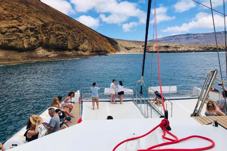 A bordo del catamarano