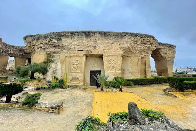 Esculturas del exterior de la cantera