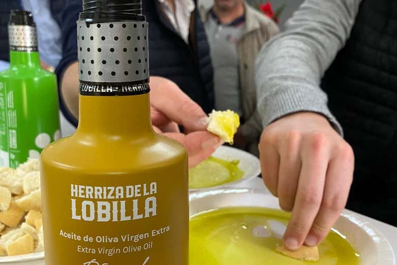 Disfrutando de la cata de aceites