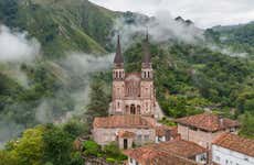 Excursión a los lagos de Covadonga, Cangas de Onís y Lastres