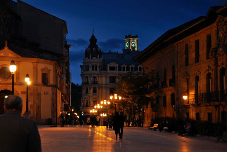 Centre d'Oviedo au crépuscule