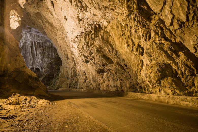 Caminaremos por los túneles de la Cuevona