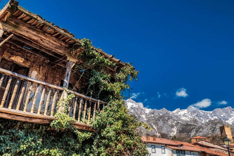 Desde Potes se divisan los Picos de Europa