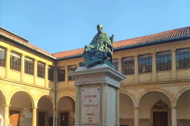 Statue de Fernando de Valdés et Salas