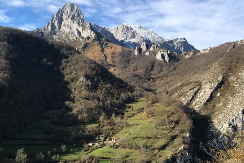 Divisando uno de los picos del parque