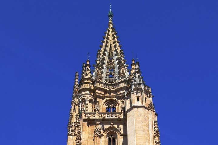 Tour de la Cathédrale San Salvador d'Oviedo