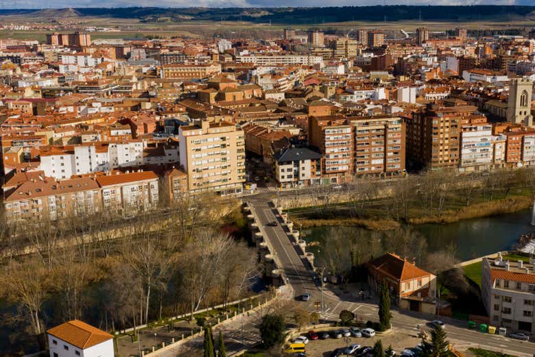 Vue aérienne sur le pont principal de Palencia