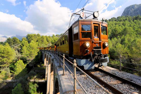 Tren de Sóller y Santuario de Lluc