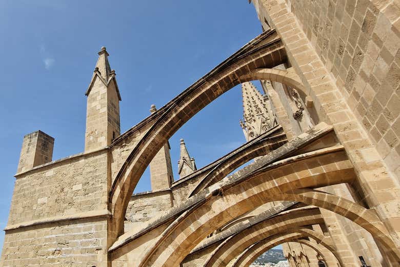 Las terrazas de la catedral permiten contemplar sus arbotantes