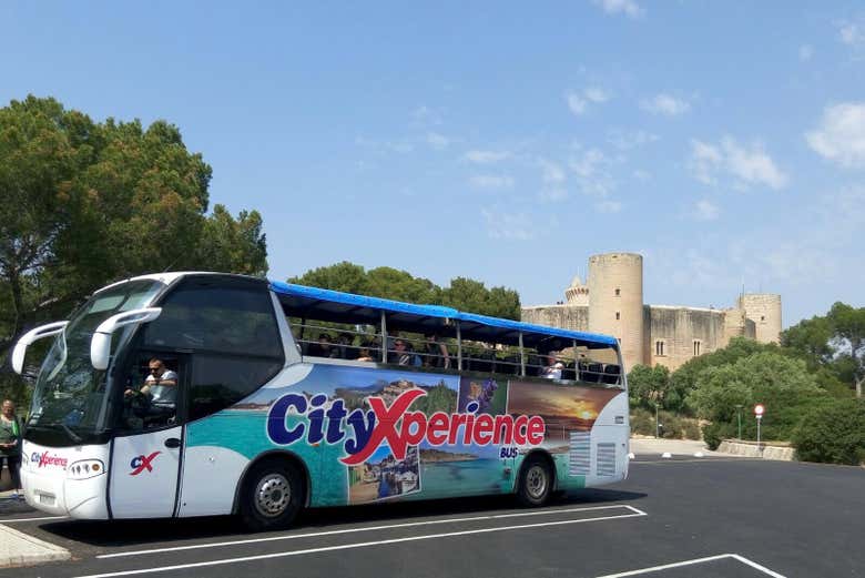 Un tour in autobus decapottabile