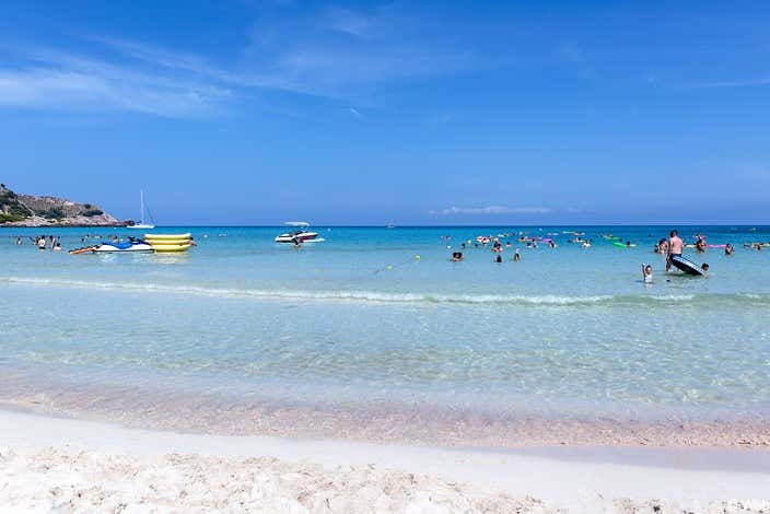 Baignade dans les eaux claires