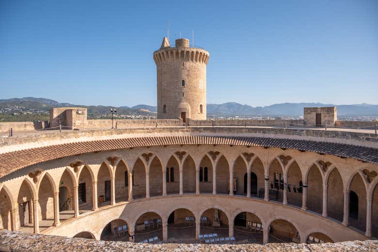 Explore the striking circular Courtyard of Arms