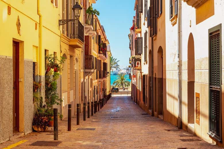 Calle histórica en el casco antiguo de Palma