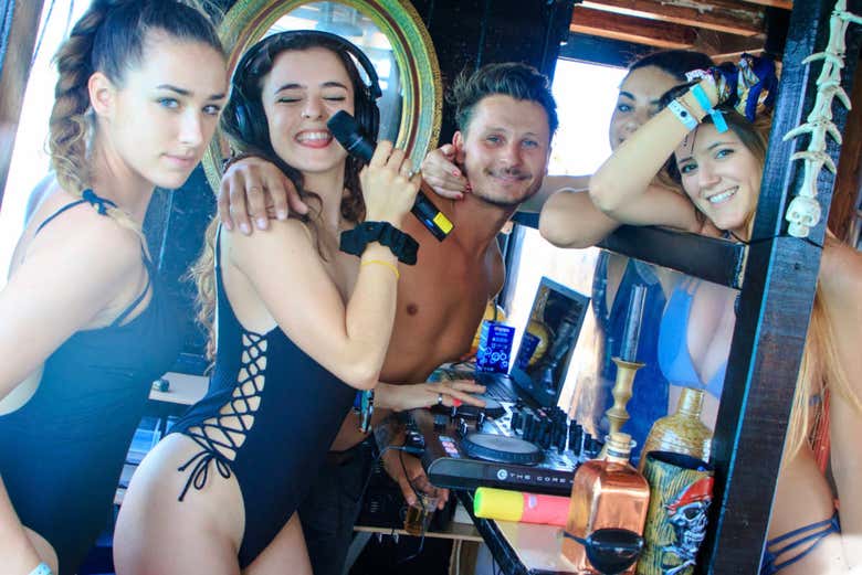 Dançando no barco pirata