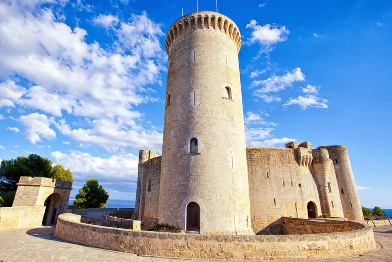Es una fortificación gótica construida en el siglo XIV