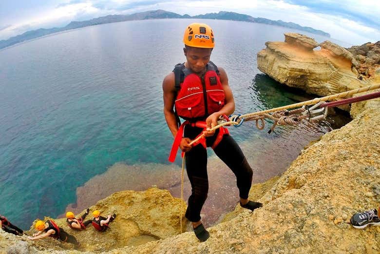 Experiencing coasteering